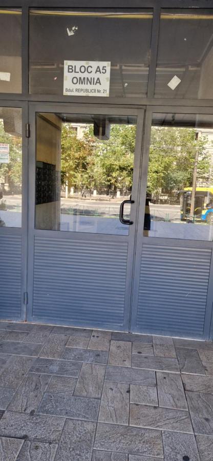Nikolasstudiocenter Ploieşti Buitenkant foto